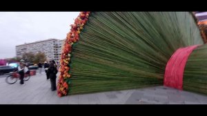 Дарите девушкам цветы.....