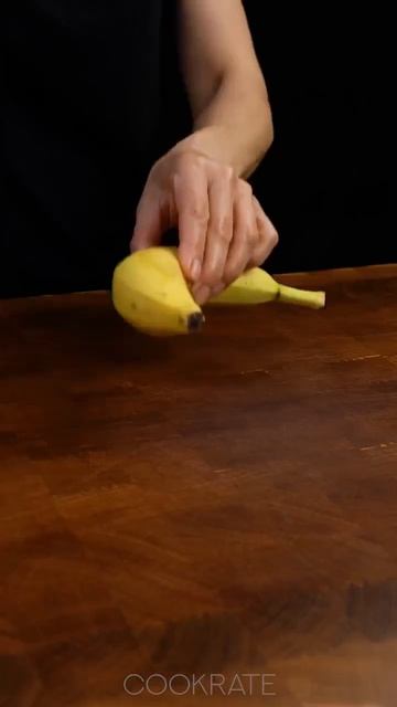  Десерт из слоёного теста с бананами.