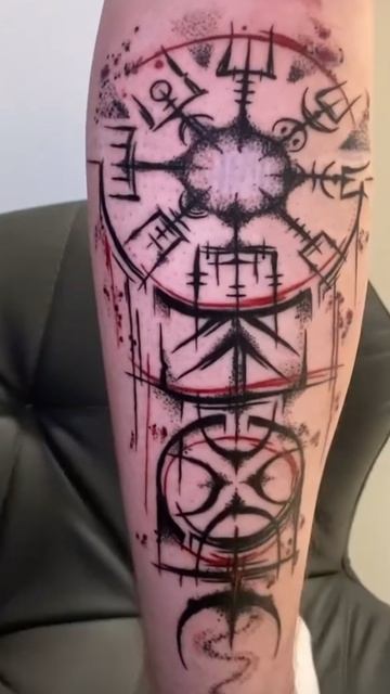 Тату на ноге