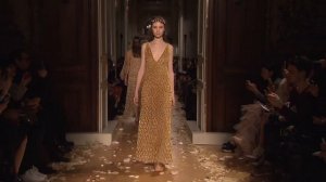 Показ женской коллекции Valentino весна-лето 2016