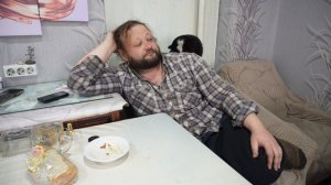 Устал работать Погода не та Вкусно кушаю и рассуждаю с мамой о деревенском быте ПОДВАЛ ИЛЬИЧА