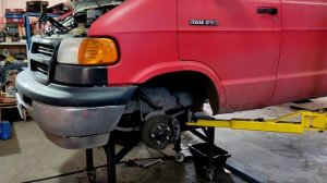 Dodge RAM Van III. Замена коллектора выпускного с/у двигателя 1 часть