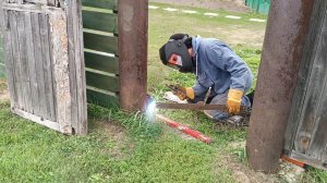 Снесли навес и поставили новый забор во дворе. Копаем картошку. Деревенские дачники.