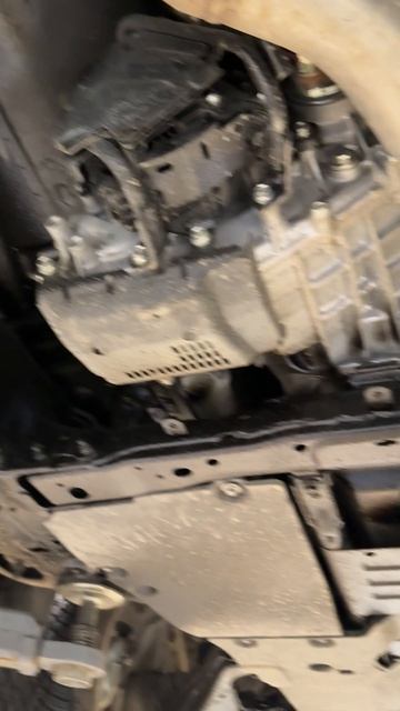 Очередной испорченый антикором новый Ленд Крузер 300