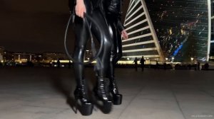LADIES IN SLINKYSTYLEZ PVC LEGGINGS WALKING THROUGH THE EVENING CITY.mp4