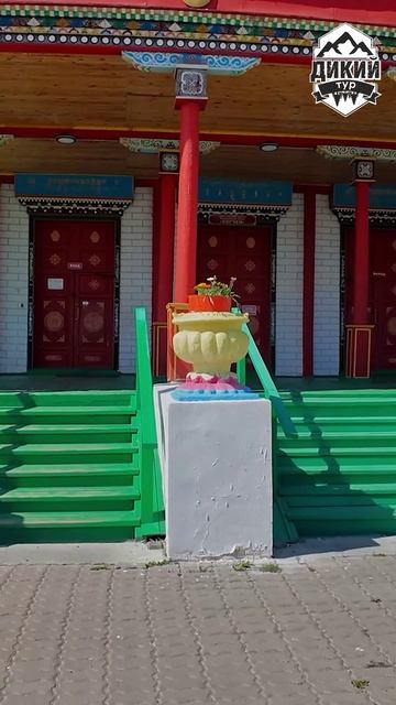 За твоими плечами два бассейна. Ты не знал? Буддист объясняет карму