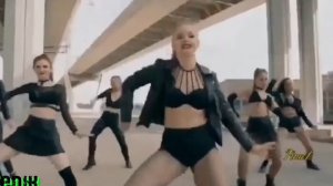 ДЕВОЧКИ ТАНЦУЮТ МАЛЬЧИКИ КАЙФУЮТ