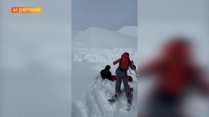 ЛАВИНА СОШЛА НА ГЛАЗАХ СНОУБОРДИСТОВ С ОДНОГО ИЗ «ДОМАШНИХ» ВУЛКАНОВ – ЛЮДИ НЕ ПОСТРАДАЛИ