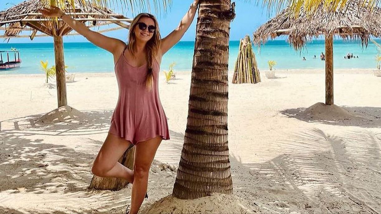 BEE GEES ~ Stayin' Alive