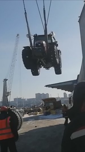 Доставка тракторов из Китая в Сибирь.