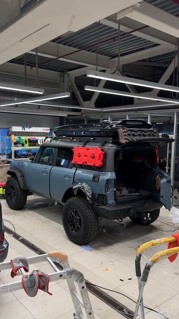 Каждый день надежно защищаем ЛКП ваших автомобилей от сколов, царапин и других повреждений.