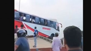 ПАДЕНИЕ АВТОБУСА В РЕКУ. Погибли минимум 18 человек.