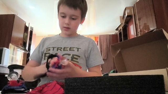 сначала была игрушка спайдермена а теперь я спайдермен