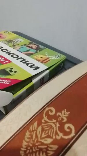 показываю попугаев