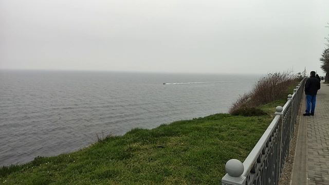 Анапа. Пасмурно перед дождëм! Маяк. 26 марта 2026.