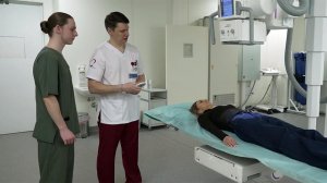 Учеников профильных классов пригласили на экскурсию по легендарному НИИ имени Склифосовского.