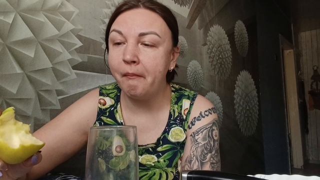 СОН ЭТО СВЯТОЕ / ЦЕЛЫЙ ДЕНЬ ГУЛЯЛА смотреть онлайн