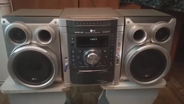 Музыкальный центр LG LM-K3565 Karaoke Mini Home Theater (360p)