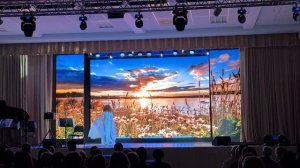 Гляжу в озера синие