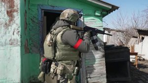 Владимир Путин поздравил сотрудников и ветеранов Росгвардии с 10-летием создания службы.