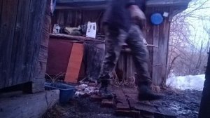 Дом в глуши.Уложила старый кирпич, чтобы не месить грязь