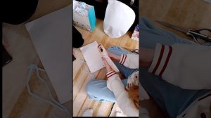 Моя подружка расспоковывает подарок который я делала для неë сама! 🥰