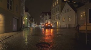 Ночной дождь в Бергене. Прогулка под ночным небом. Бинауральные звуки города для релаксации