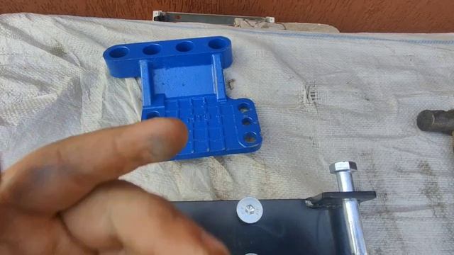 Кронштейн МТЗ-80 для старого моста. Хорошее решение чтоб удобно закрепить цилиндр