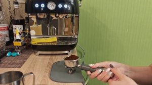 Приготовление латте на рожковой кофемашине