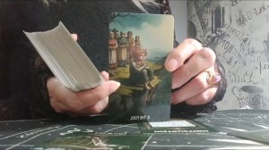 Стоит ли ждать мужчину, который сейчас от вас на расстоянии? Расклад Таро