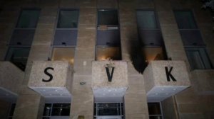 ‼️🇨🇿🇷🇺 «Русский дом» в Праге забросали бутылками с зажигательной смесью

▪️Нападавшие пытались п