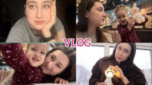 VLOG_Гуляем на площади_Первый раз на маникюр с ребёнком_ Покупка лабубы