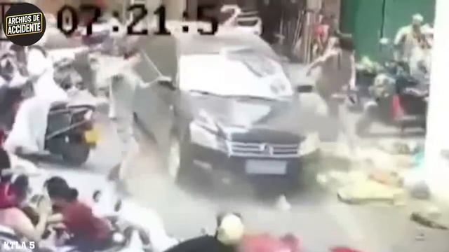 121 Impactantes Momentos Antes de Terribles Accidentes – ¡Idiotas al Volante!