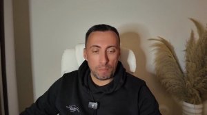 ЭТО УЖЕ НЕ СМЕШНО ДАЖЕ. ОН ИЛИ СОШЕЛ С УМА ИЛИ ПРОСТО ПРОДОЛЖАЕТ ЗАРАБАТЫВАТЬ.