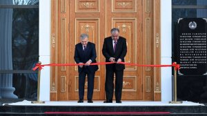 Рахмон и Мирзиеев открыли в Ташкенте новое здание посольства Таджикистана