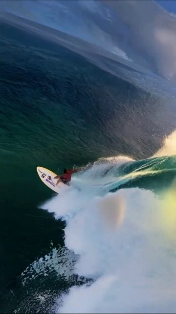 Серфинг на закате: непередаваемые эмоции #серфинг #океан #закат