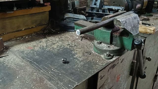 Пилим металл с угловой шлифовальной машиной УШМ TECHNICOM TC-EAG125