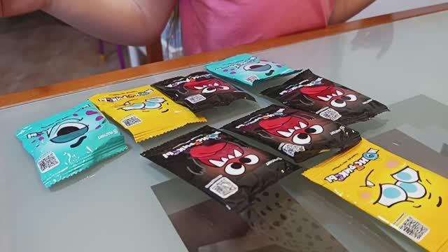 Монстриксы из Магнита: Настя открывает пакетики с сюрпризом!