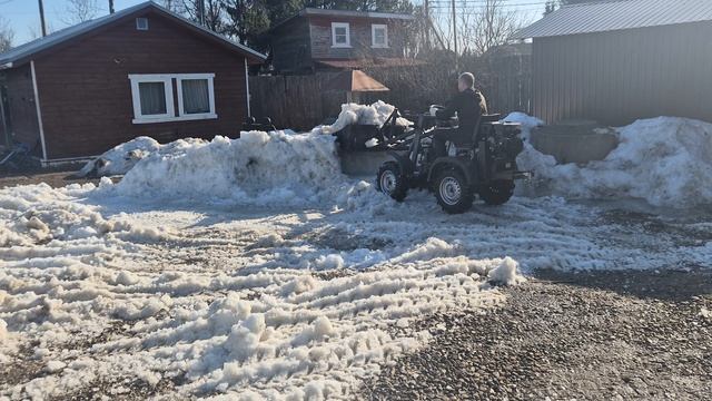 Мини-погрузчик снегоуборщик ТОР-35 весна