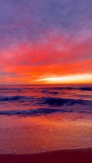 В КАЖДОЙ ВОЛНЕ КАЖДОМ ЗАКАТЕ ЕСТЬ ИСТОРИЯ, ЧТО ШЕПЧЕТ НАМ О ВЕЧНОСТИ И БЕСКОНЕЧНОСТИ.