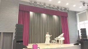 Людмила Юрьева.
"Под дугой колокольчик поёт"