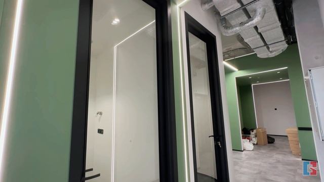 Карнизы и портьеры для офиса в стиле лофт. Стеклянные перегородки и двери Офикон