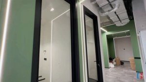 Карнизы и портьеры для офиса в стиле лофт. Стеклянные перегородки и двери Офикон