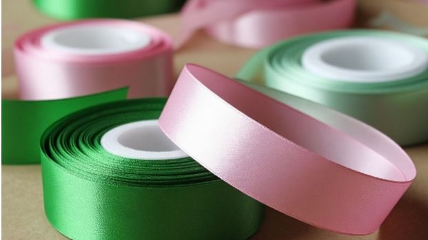 Нежный цветок из лент