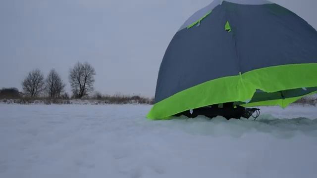 КЛЮНУЛ РЕАЛЬНЫЙ КРУПНЯК! СНАСТИ НЕ ВЫДЕРЖИВАЮТ! Зимняя рыбалка на удочку с мормышкой.