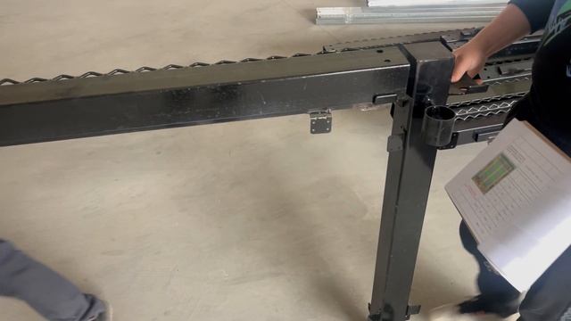 Видели когда-нибудь, как строят батутный парк? Идет монтаж каркаса!