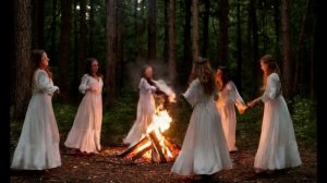 наполнился огнями