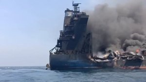 Иран уничтожает нефтяной танкер пытавшийся пройти через Ормузский пролив без разрешения