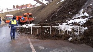 Сильный оползень перекрыл движение на Зеленском съезде