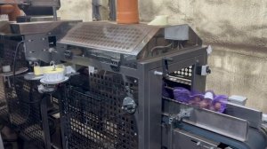 Работа автоматического этикетчика на упаковщике в сетку производства SEMER